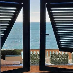 Romantic Sea View Flat In Appartamento Genova